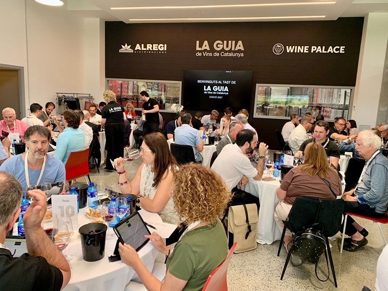 La sala de tast d'Algeri la primera jornada de tast de 'La Guia', el 9 de juny, a Vilamalla.